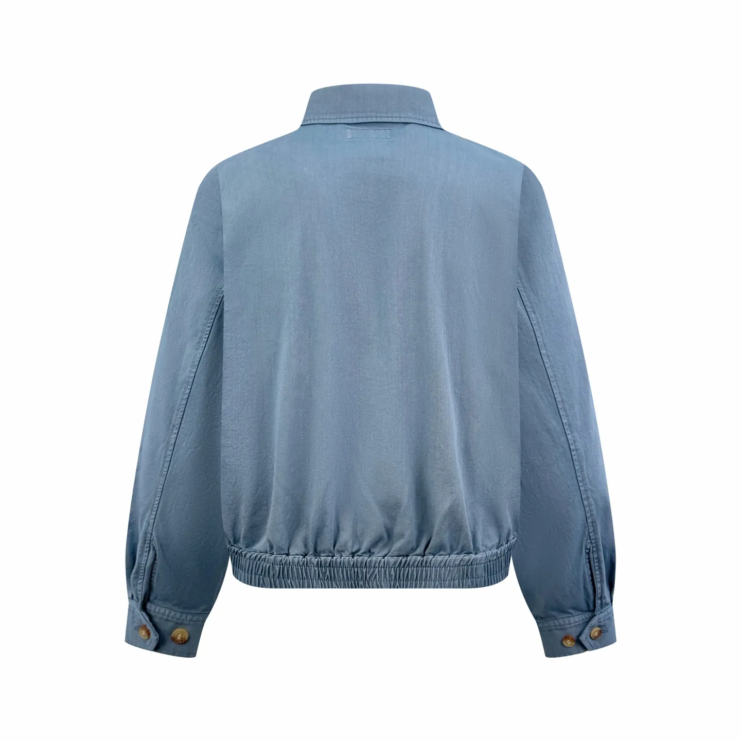 P460 Ralph Lauren embroidered zipper jacket. Customized cloudy blue twill cotton. Soft and silky. Comfortable against the skin. Mainly based on cloudy blue. A color with a life attitude. Exquisite white pony logo is embellished. Fully recognizable. With a breath of freedom and vitality. A symphony of pure and smart colors. Reconstruct the classic with a neat silhouette. Use advanced computer control systems and precision mechanical components to achieve iconic pony embroidery operations with high precision and smooth and delicate lines. Process 2: Template machine bag opening. The preset template guides the position, shape and size of the bag opening. The accuracy ensures the quality of the bag opening effect. Process 3: The hem is made in one go using a three-needle waist-drawing machine. The elastic band and fabric are sewn together in the same process using the machine's special needle position and feeding mechanism. The three-needle design is stronger and can evenly distribute pressure. Ensure that the elastic band is closely attached to the fabric. Process 4: Follow the original color system for dyeing. Prioritize the original color and fabric material. Select special dyes. Reheat to the appropriate temperature. Perform dip-dyeing. Finally, perform color registration. Accessories: Customized 1:1 Ralph Lauren engraved buckle. Customized 1:1 Ralph Lauren bronze zipper. Customized 1:1 Ralph Lauren trademark. Version: Fitted version. Size: S M L XL. Style number: CC908.